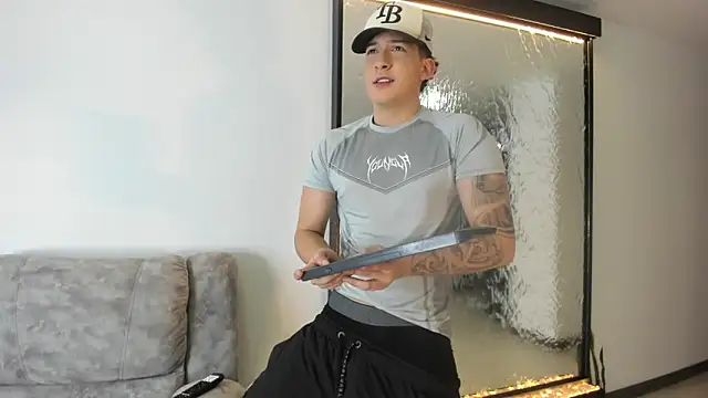 Snapshot of emmanuel_scor chatting on 10-17-25, 05:15 emmanuel scor online show from 10-17-25, 05:15