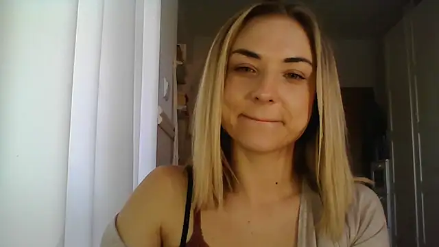 Snapshot of ashley_xlove chatting on 01-27-25, 07:45 ashley xlove online show from 01-27-25, 07:45