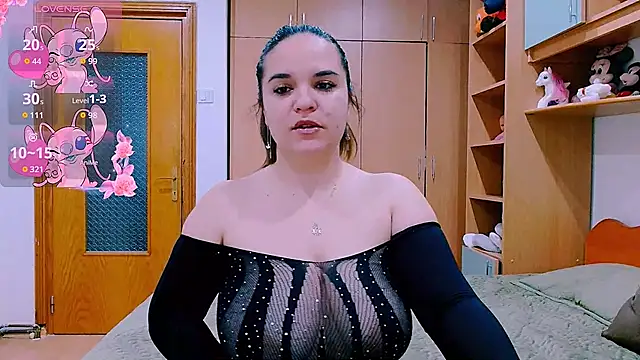 Snapshot of Ella-Diamond chatting on 10-03-25, 05:04 Ella-Diamond online show from 10-03-25, 05:04