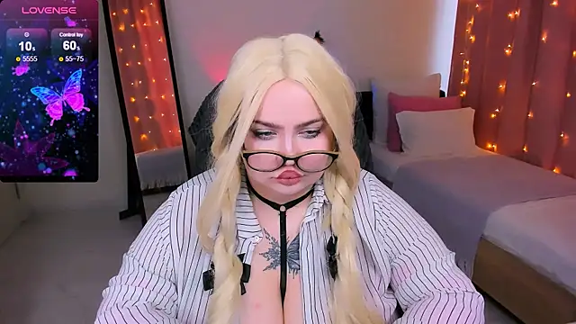 Snapshot of love_insidee chatting on 01-16-25, 11:48 love insidee online show from 01-16-25, 11:48