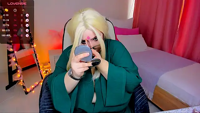 Snapshot of love_insidee chatting on 02-21-25, 08:18 love insidee online show from 02-21-25, 08:18