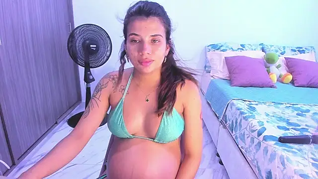 Snapshot of adop_me__ chatting on 12-18-24, 10:13 adop me online show from 12-18-24, 10:13