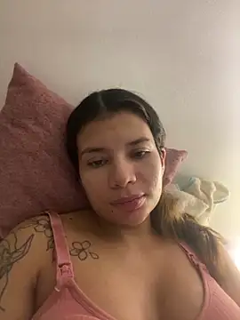 Snapshot of adop_me__ chatting on 02-20-25, 05:23 adop me online show from 02-20-25, 05:23