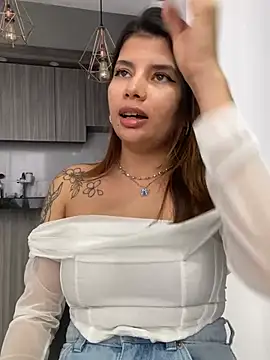 Snapshot of adop_me__ chatting on 03-17-25, 10:06 adop me online show from 03-17-25, 10:06