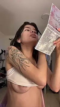 Snapshot of adop_me__ chatting on 10-08-25, 10:29 adop me online show from 10-08-25, 10:29