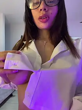 Snapshot of adop_me__ chatting on 10-23-25, 11:46 adop me online show from 10-23-25, 11:46