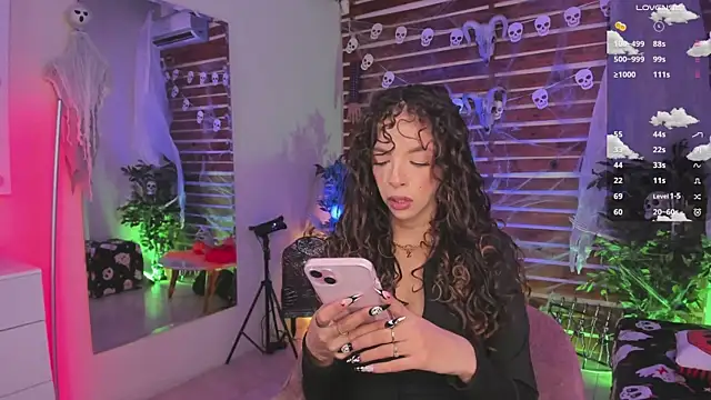 Sapphire Venuss online show from 10-20-25, 01:39