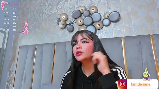 Snapshot of KimDevinne chatting on 01-04-25, 02:14 KimDevinne online show from 01-04-25, 02:14