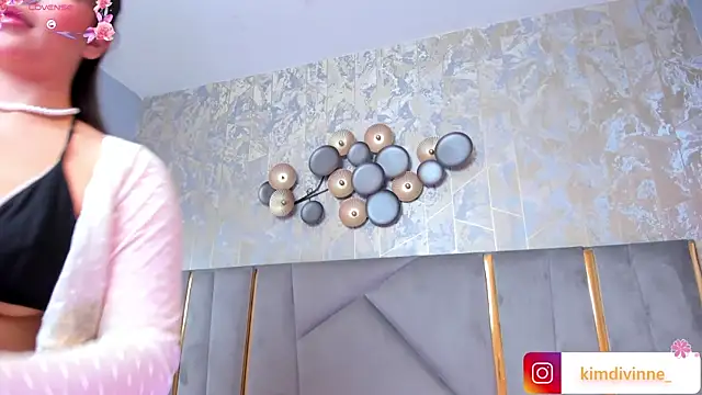 Snapshot of KimDevinne chatting on 02-01-25, 02:37 KimDevinne online show from 02-01-25, 02:37