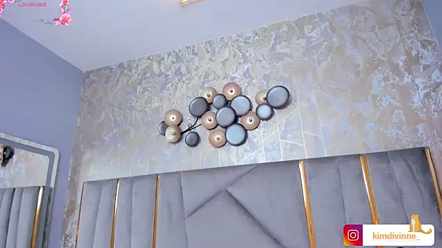 Snapshot of KimDevinne chatting on 02-15-25, 02:58 KimDevinne online show from 02-15-25, 02:58