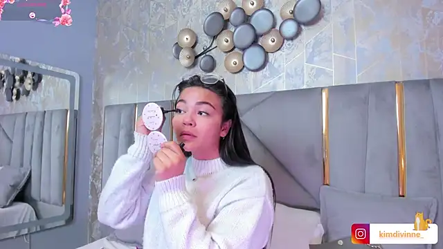 Snapshot of KimDevinne chatting on 03-15-25, 02:46 KimDevinne online show from 03-15-25, 02:46