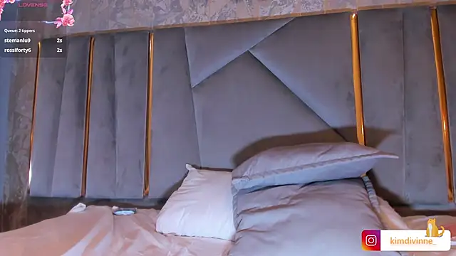 Snapshot of KimDevinne chatting on 03-15-25, 09:09 KimDevinne online show from 03-15-25, 09:09