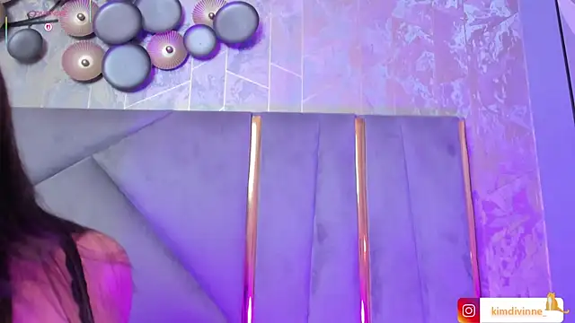 Snapshot of KimDevinne chatting on 09-17-25, 03:08 KimDevinne online show from 09-17-25, 03:08