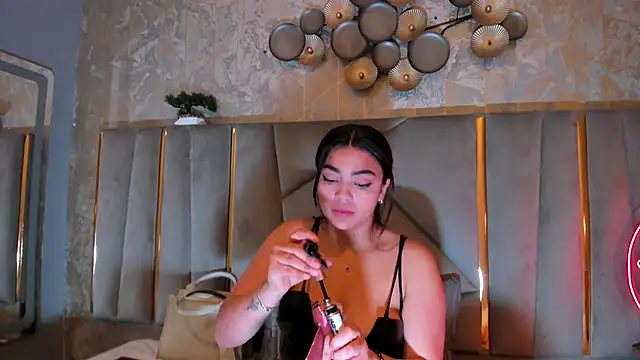 Snapshot of KimDevinne chatting on 10-03-25, 03:03 KimDevinne online show from 10-03-25, 03:03