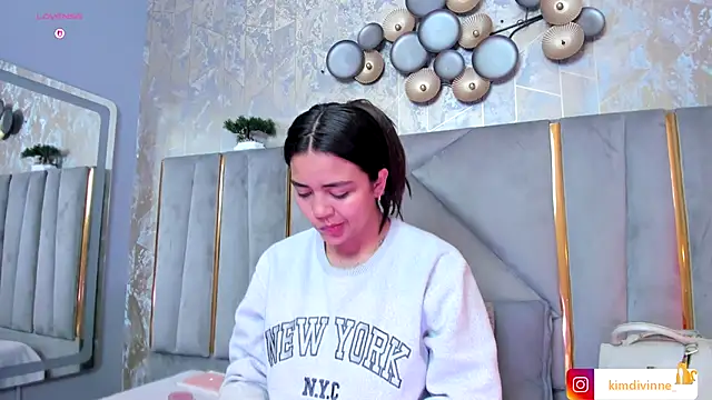 Snapshot of KimDevinne chatting on 10-04-25, 03:26 KimDevinne online show from 10-04-25, 03:26