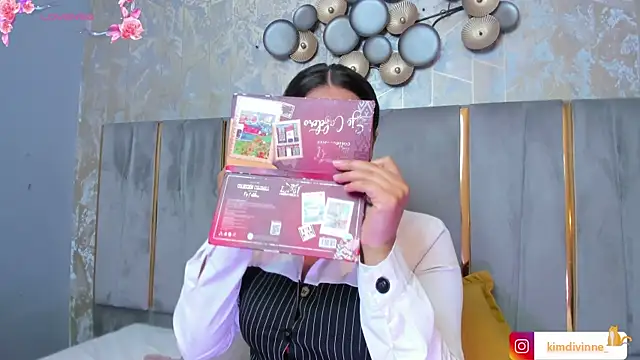 Snapshot of KimDevinne chatting on 10-11-25, 03:17 KimDevinne online show from 10-11-25, 03:17