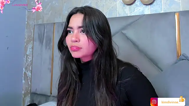 Snapshot of KimDevinne chatting on 10-16-25, 02:34 KimDevinne online show from 10-16-25, 02:34