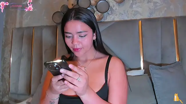 KimDevinne online show from 05-17-26, 03:37