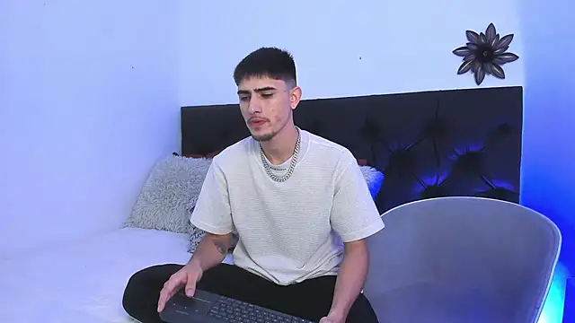 PhilipRich online show from 02-15-25, 06:23