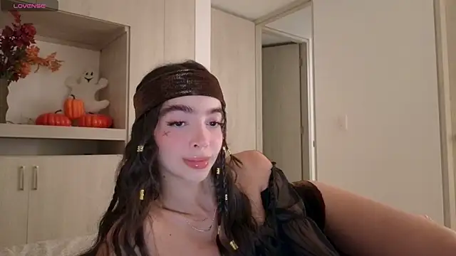 Siny Moore online show from 10-28-25, 01:09