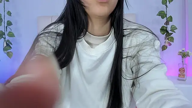 Snapshot of Luci_And_Sofi chatting on 01-25-25, 01:41 Luci And Sofi online show from 01-25-25, 01:41