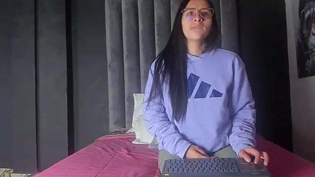 Snapshot of Luci_And_Sofi chatting on 02-13-25, 08:48 Luci And Sofi online show from 02-13-25, 08:48