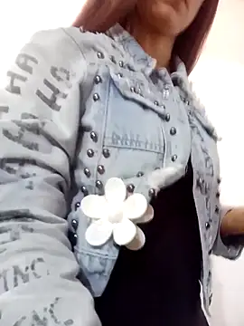 Snapshot of Luci_And_Sofi chatting on 10-17-25, 01:14 Luci And Sofi online show from 10-17-25, 01:14