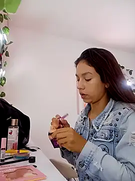 Snapshot of Luci_And_Sofi chatting on 10-18-25, 12:28 Luci And Sofi online show from 10-18-25, 12:28