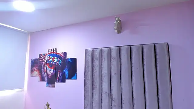 Snapshot of Luci_And_Sofi chatting on 11-19-25, 03:45 Luci And Sofi online show from 11-19-25, 03:45