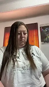 Chloee ep online show from 12-19-25, 05:09