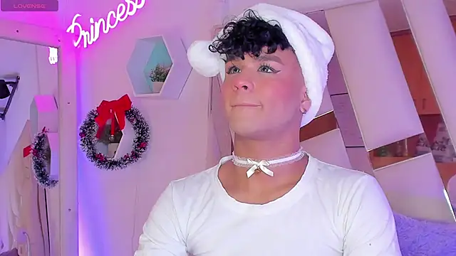 Snapshot of EthanCollens chatting on 12-24-24, 09:33 EthanCollens online show from 12-24-24, 09:33