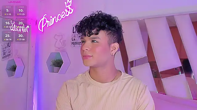 Snapshot of EthanCollens chatting on 01-09-25, 09:16 EthanCollens online show from 01-09-25, 09:16