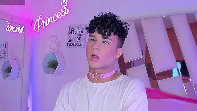 Snapshot of EthanCollens chatting on 01-10-25, 09:42 EthanCollens online show from 01-10-25, 09:42