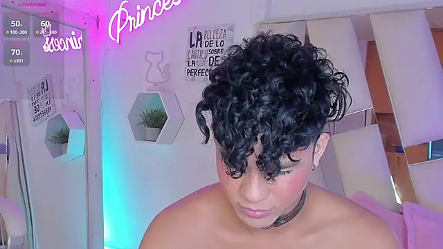 Snapshot of EthanCollens chatting on 01-14-25, 01:04 EthanCollens online show from 01-14-25, 01:04