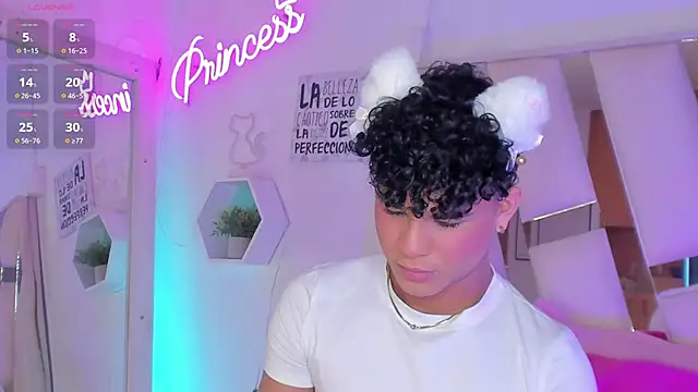 Snapshot of EthanCollens chatting on 01-20-25, 08:50 EthanCollens online show from 01-20-25, 08:50