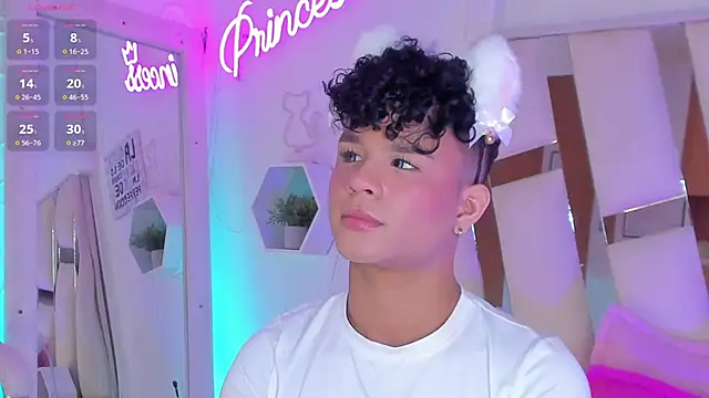 Snapshot of EthanCollens chatting on 01-20-25, 11:54 EthanCollens online show from 01-20-25, 11:54