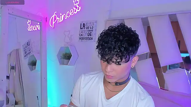 Snapshot of EthanCollens chatting on 01-21-25, 09:25 EthanCollens online show from 01-21-25, 09:25