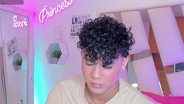 Snapshot of EthanCollens chatting on 01-23-25, 09:18 EthanCollens online show from 01-23-25, 09:18