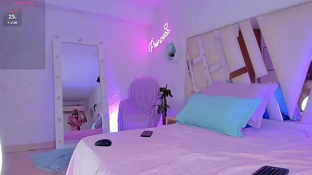 Snapshot of EthanCollens chatting on 10-25-25, 10:04 EthanCollens online show from 10-25-25, 10:04