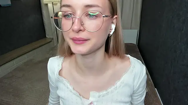 Snapshot of Tiffanyhunt chatting on 01-27-25, 06:09 Tiffanyhunt online show from 01-27-25, 06:09