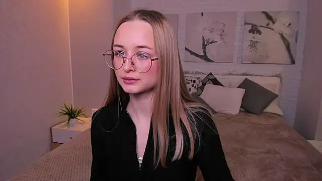 Snapshot of Tiffanyhunt chatting on 02-03-25, 10:58 Tiffanyhunt online show from 02-03-25, 10:58