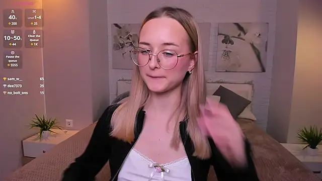 Snapshot of Tiffanyhunt chatting on 02-03-25, 02:02 Tiffanyhunt online show from 02-03-25, 02:02