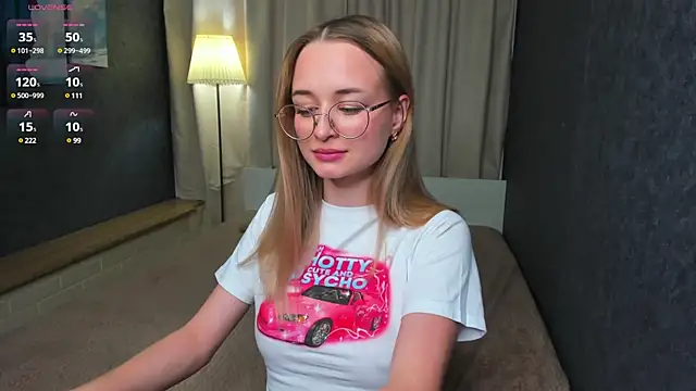 Snapshot of Tiffanyhunt chatting on 02-13-25, 02:42 Tiffanyhunt online show from 02-13-25, 02:42