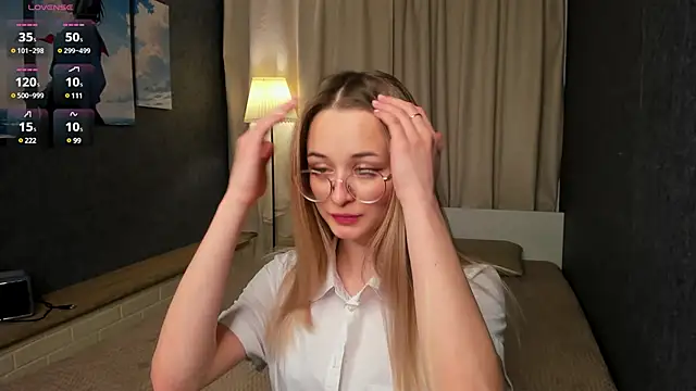 Snapshot of Tiffanyhunt chatting on 02-14-25, 02:23 Tiffanyhunt online show from 02-14-25, 02:23