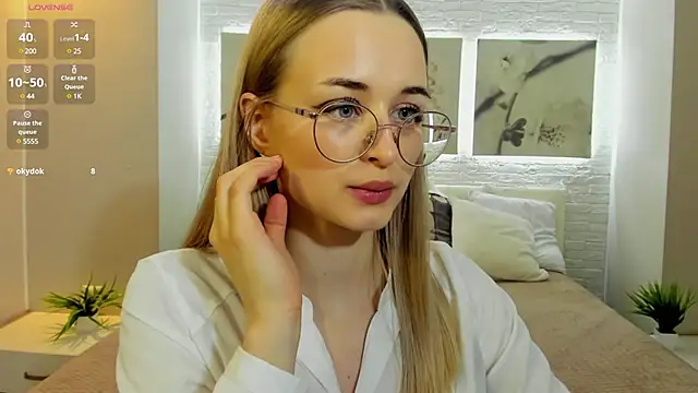 Snapshot of Tiffanyhunt chatting on 03-12-25, 02:45 Tiffanyhunt online show from 03-12-25, 02:45