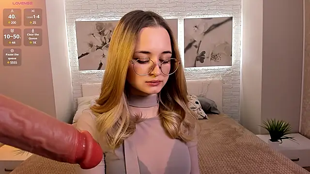 Snapshot of Tiffanyhunt chatting on 03-21-25, 02:18 Tiffanyhunt online show from 03-21-25, 02:18