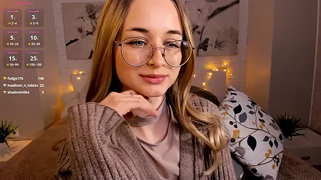 Snapshot of Tiffanyhunt chatting on 03-21-25, 05:23 Tiffanyhunt online show from 03-21-25, 05:23