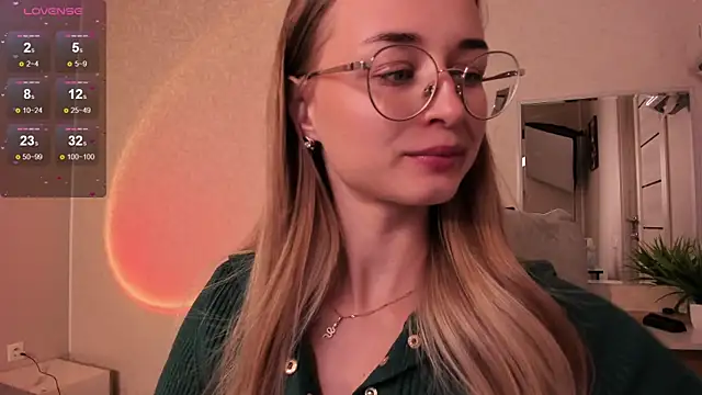 Snapshot of Tiffanyhunt chatting on 10-01-25, 01:39 Tiffanyhunt online show from 10-01-25, 01:39