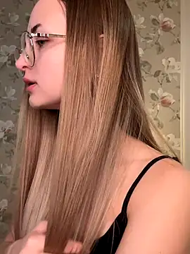 Snapshot of Tiffanyhunt chatting on 10-10-25, 07:18 Tiffanyhunt online show from 10-10-25, 07:18