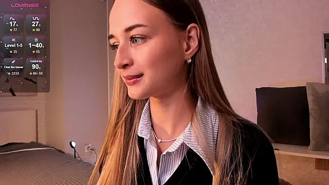 Snapshot of Tiffanyhunt chatting on 10-14-25, 01:23 Tiffanyhunt online show from 10-14-25, 01:23